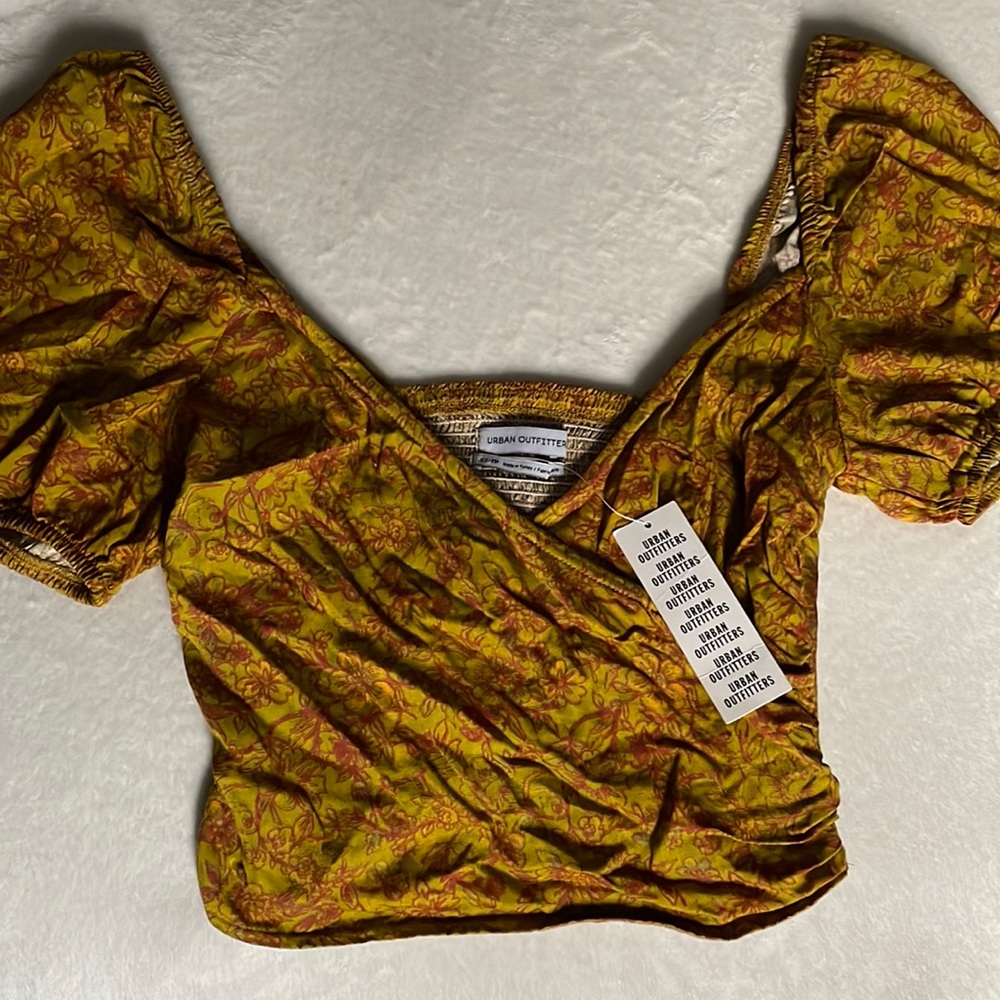 NWT UO Beth Ruched Surplice vintage-style floral smocked crop top blouse